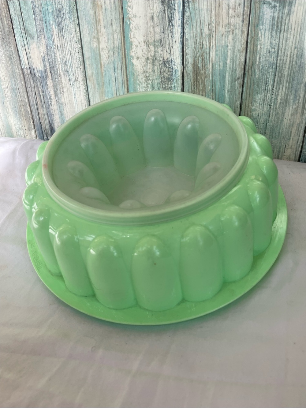Vintage Tupperware Jel-N-Serve mold Jello Bundt mold (no lid) Excellent Conditio